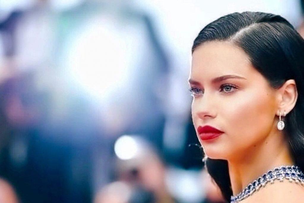 Adriana Lima dokazala da bez trunke šminke izgleda prelijepo