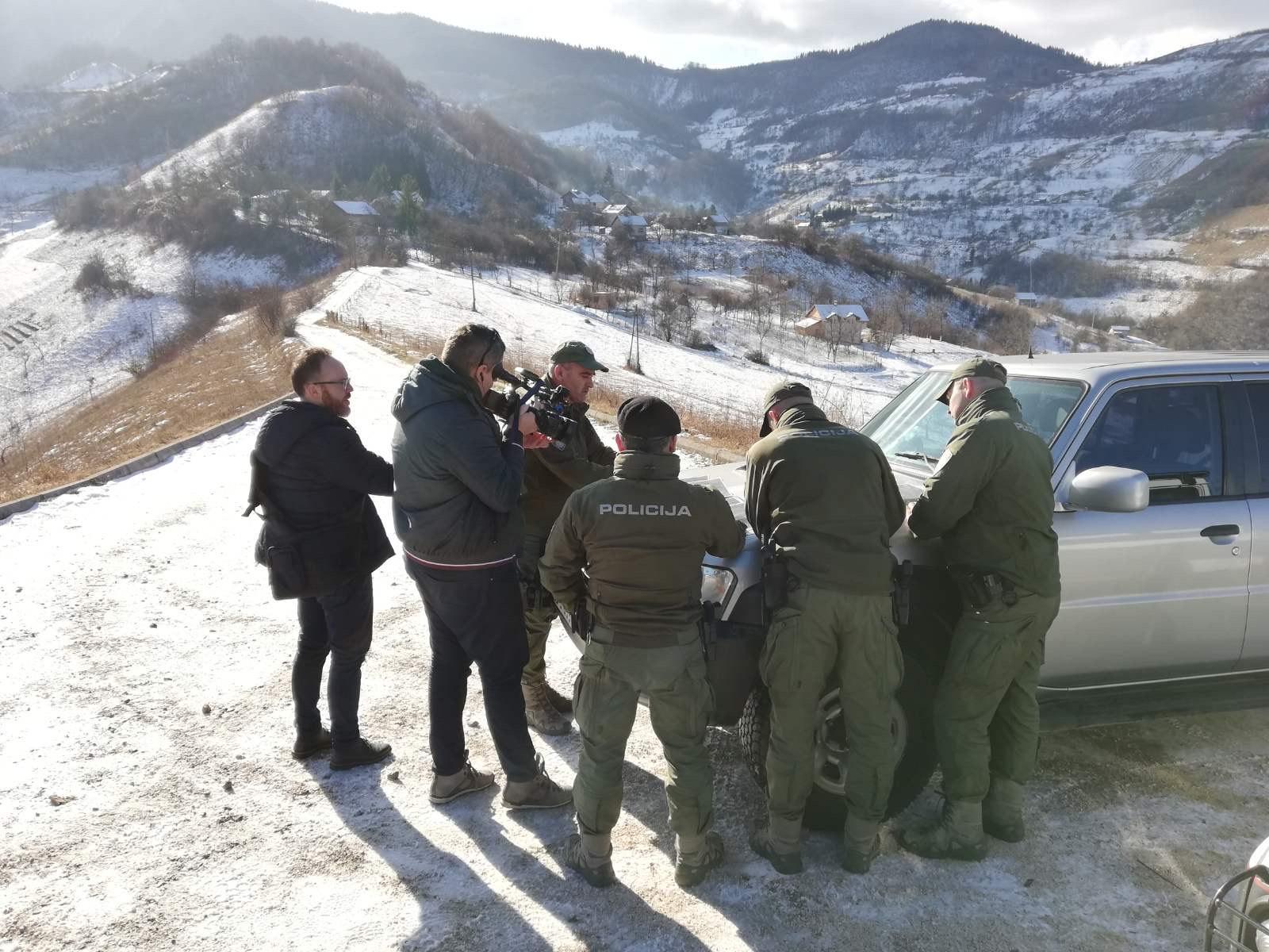 Pogledajte opsežnu potragu timova MUP-a ZDK za nestalim mladićem