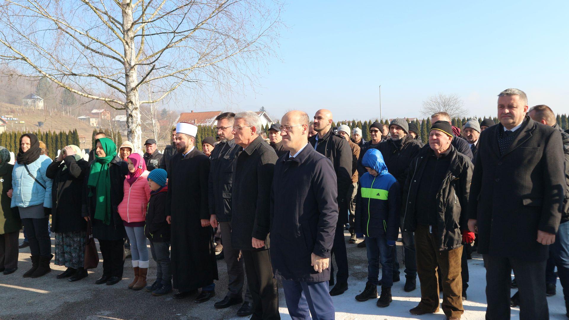 Odavanje počasti u Veljacima - Avaz