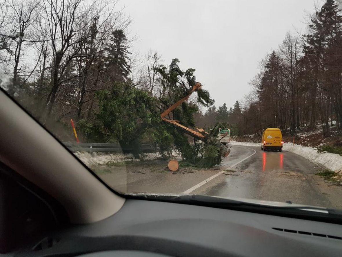 U Hrvatskoj aktivirani svi meteoalarmi: Puše jaka bura, mjestimično i olujna