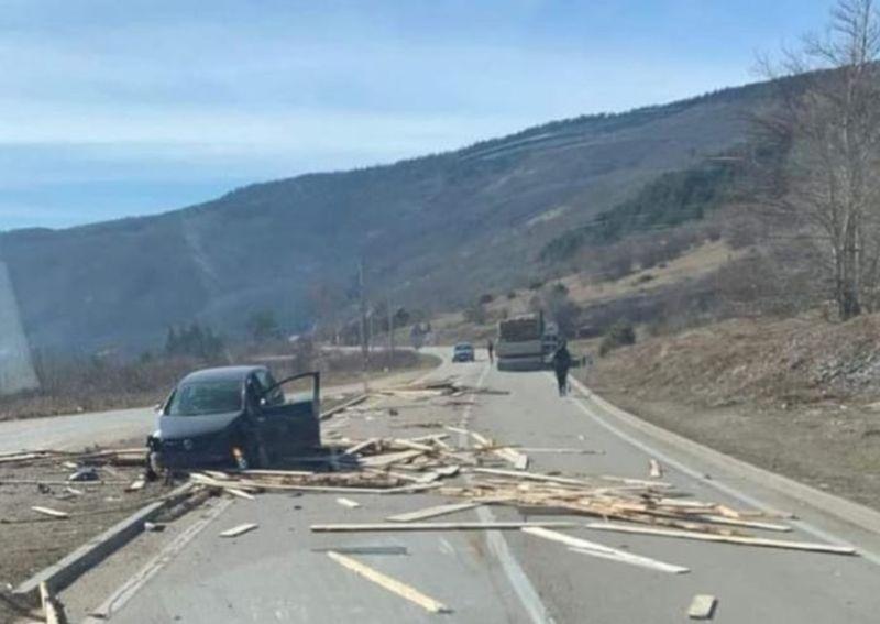 U saobraćajnoj nesreći u Šujici jedna osoba povrijeđena