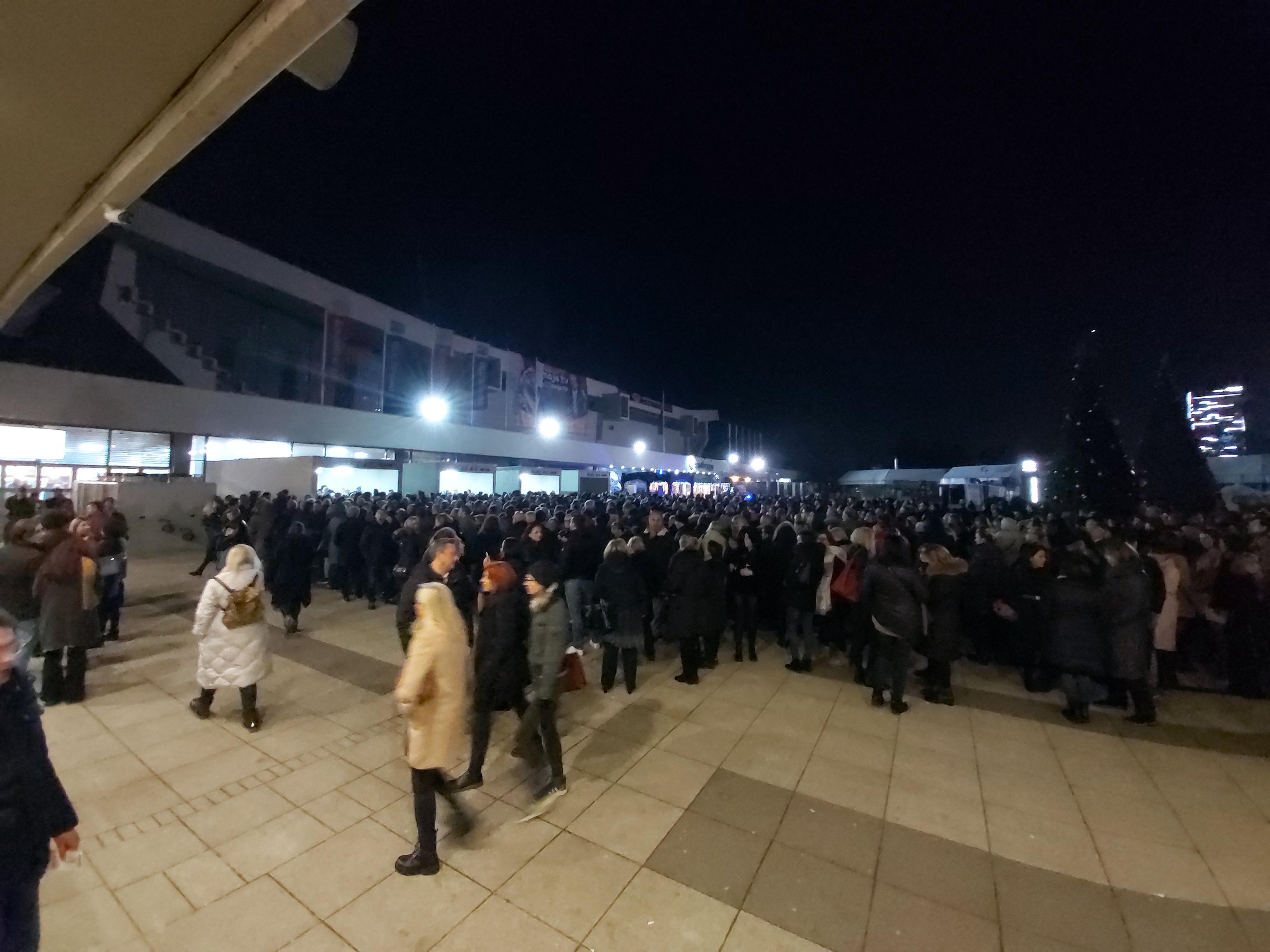 Rijeka fanova ispred Skenderije i veliko interesiranje za koncert benda "Gipsy Kings"