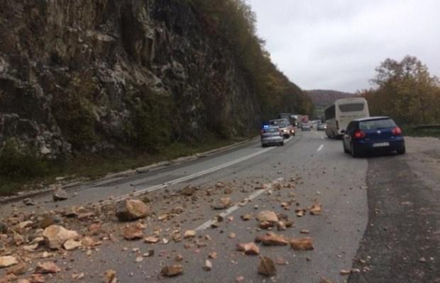 Vozači oprez: Učestali odroni na putevima