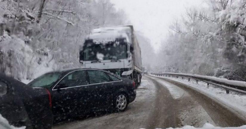 Poledica i magla - Avaz