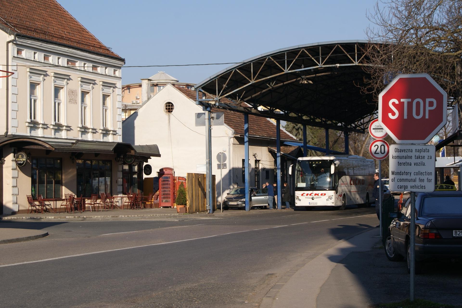 Povremeno pojačan promet teretnih vozila na ulazu u našu zemlju