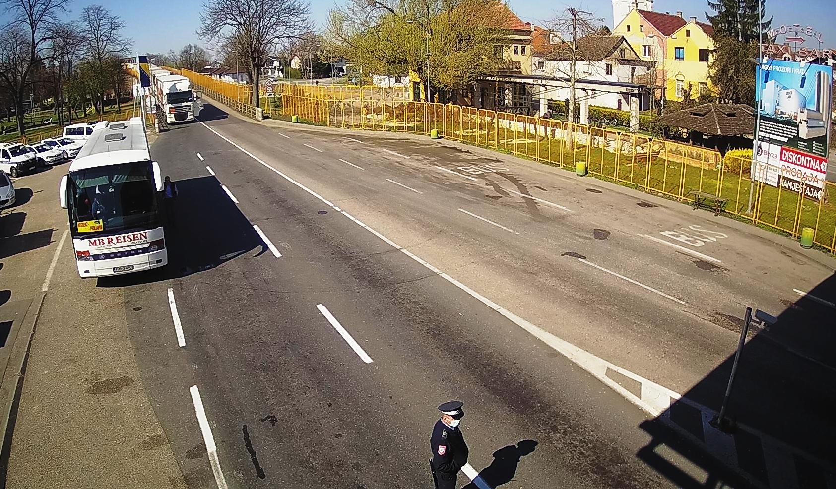 Autobus zadržan na Graničnom prijelazu - Avaz