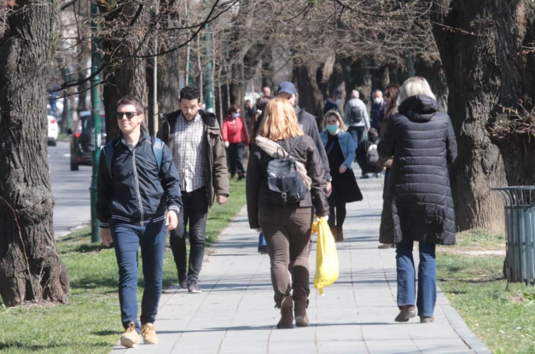 Pojedini građani ne poštuju ni mjere zabrane kretanja ni o nošenju maski - Avaz