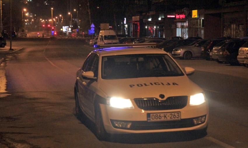 Policijski automobil kontroliše stanje u gradu - Avaz