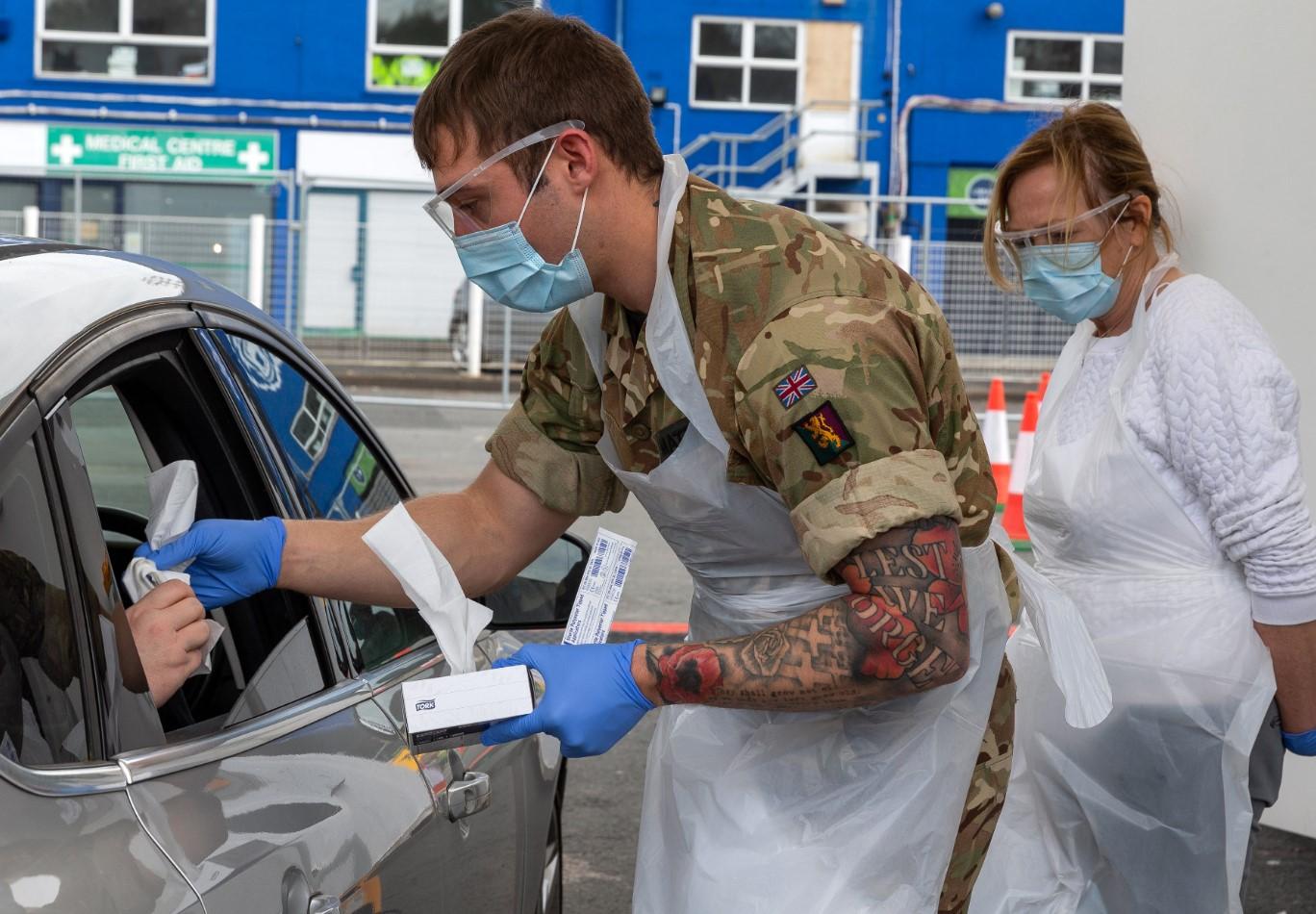 U Velikoj Britaniji u posljednja 24 sata od koronavirusa umrlo 917 osoba