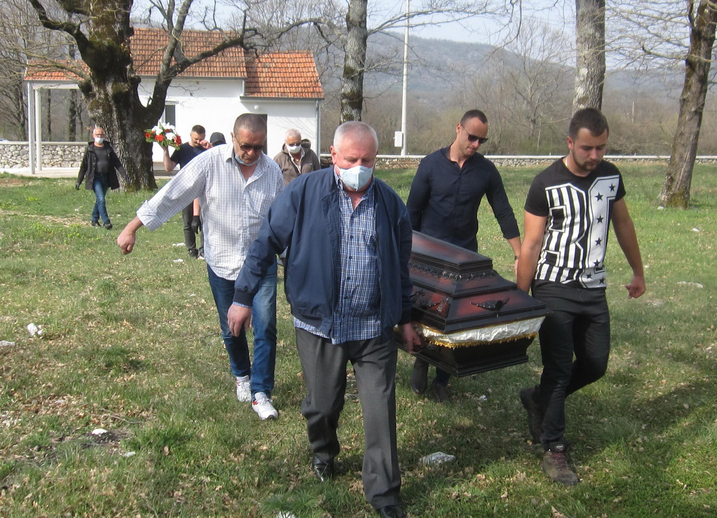 Čeča sahranjen u krugu najbližih prijatelja i rodbine - Avaz