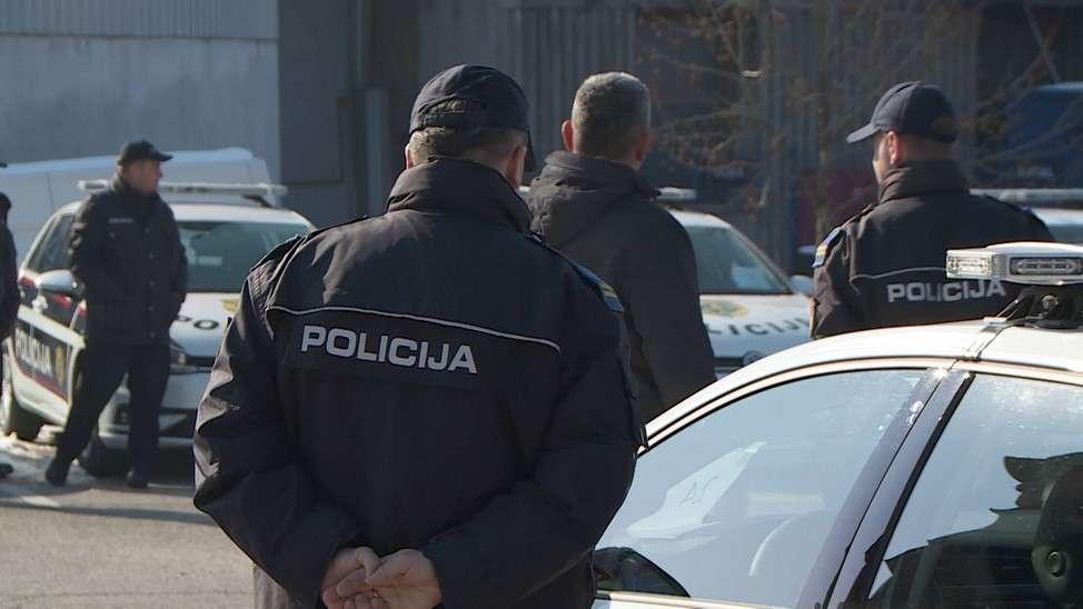 Policija traga za pljačkašima