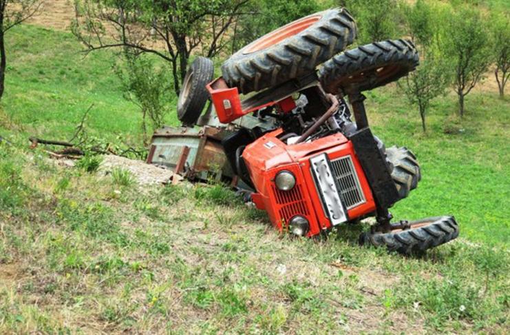 Traktorom sletio s kolovoza - Avaz