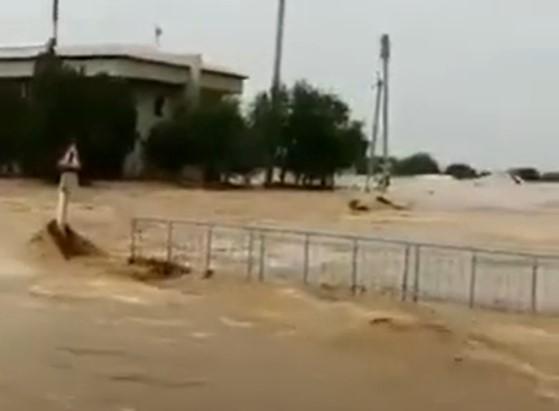 Popustila brana, bez kuća ostalo 100.000 ljudi