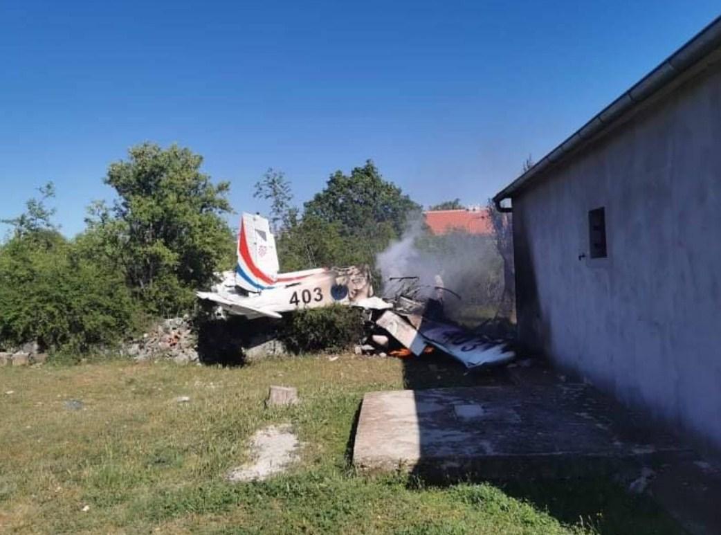 Avion je eksplodirao i zapalio se - Avaz