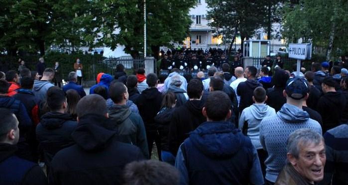 Protesti ispred Centra bezbjednosti - Avaz