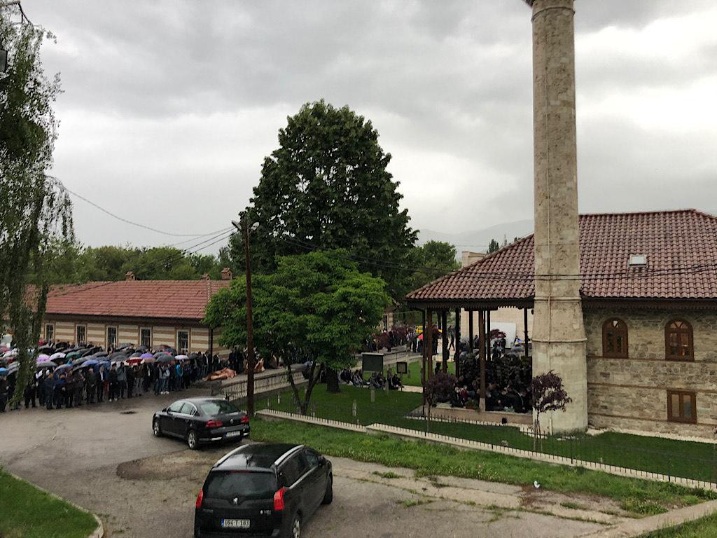 Veliki broj građana klanjalo bajram-namaz u Čaršijskoj džamiji - Avaz