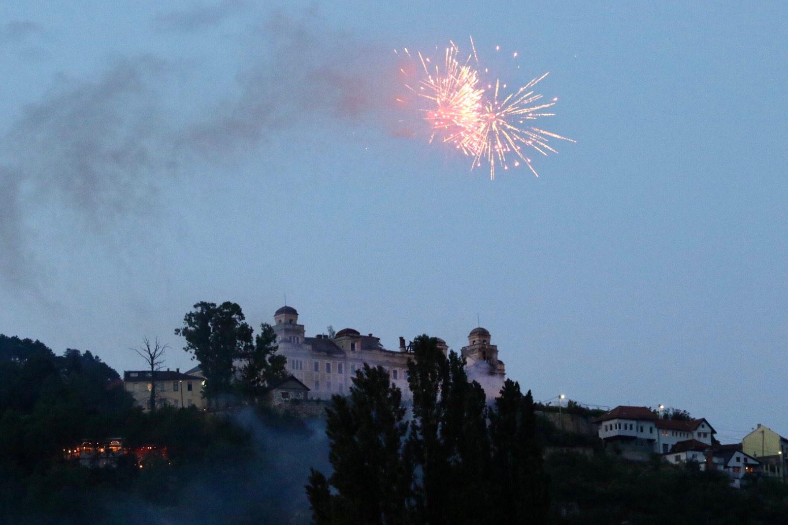 Veliki vatromet s Jajce kasarne obasjao Sarajevo