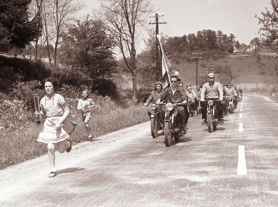 Učesnici štafetu nosili u rukama i trčali s njom diljem cijele države - Avaz