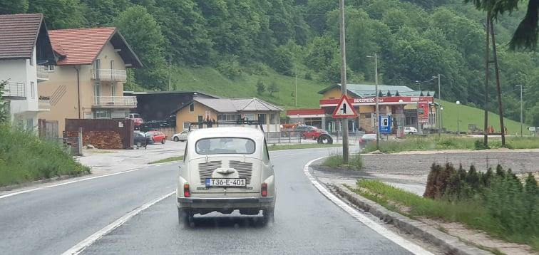 Legendarni fićo napravio kolonu - Avaz