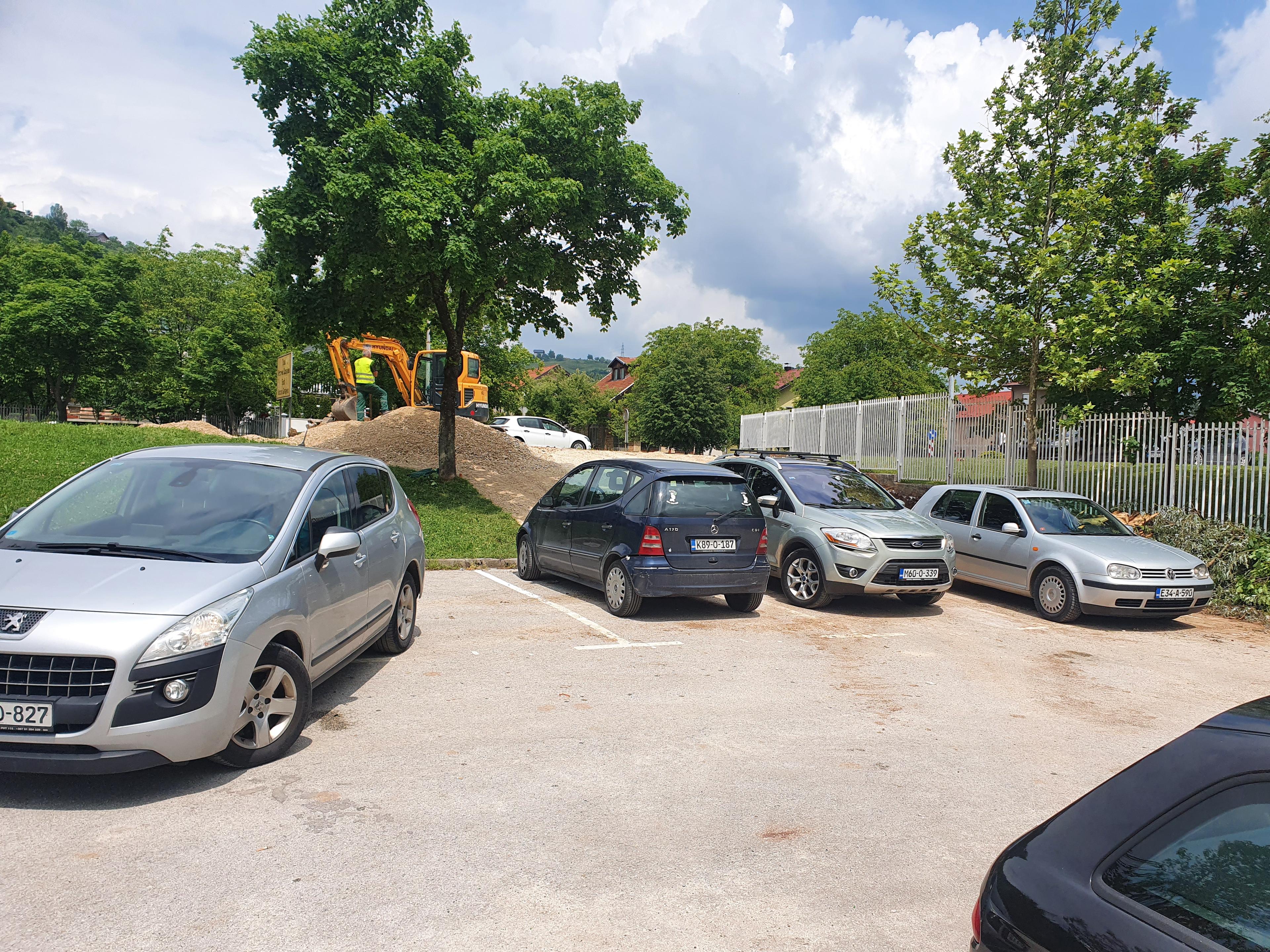 Građani zakazali proteste, protive se izgradnji zgrade na parkingu