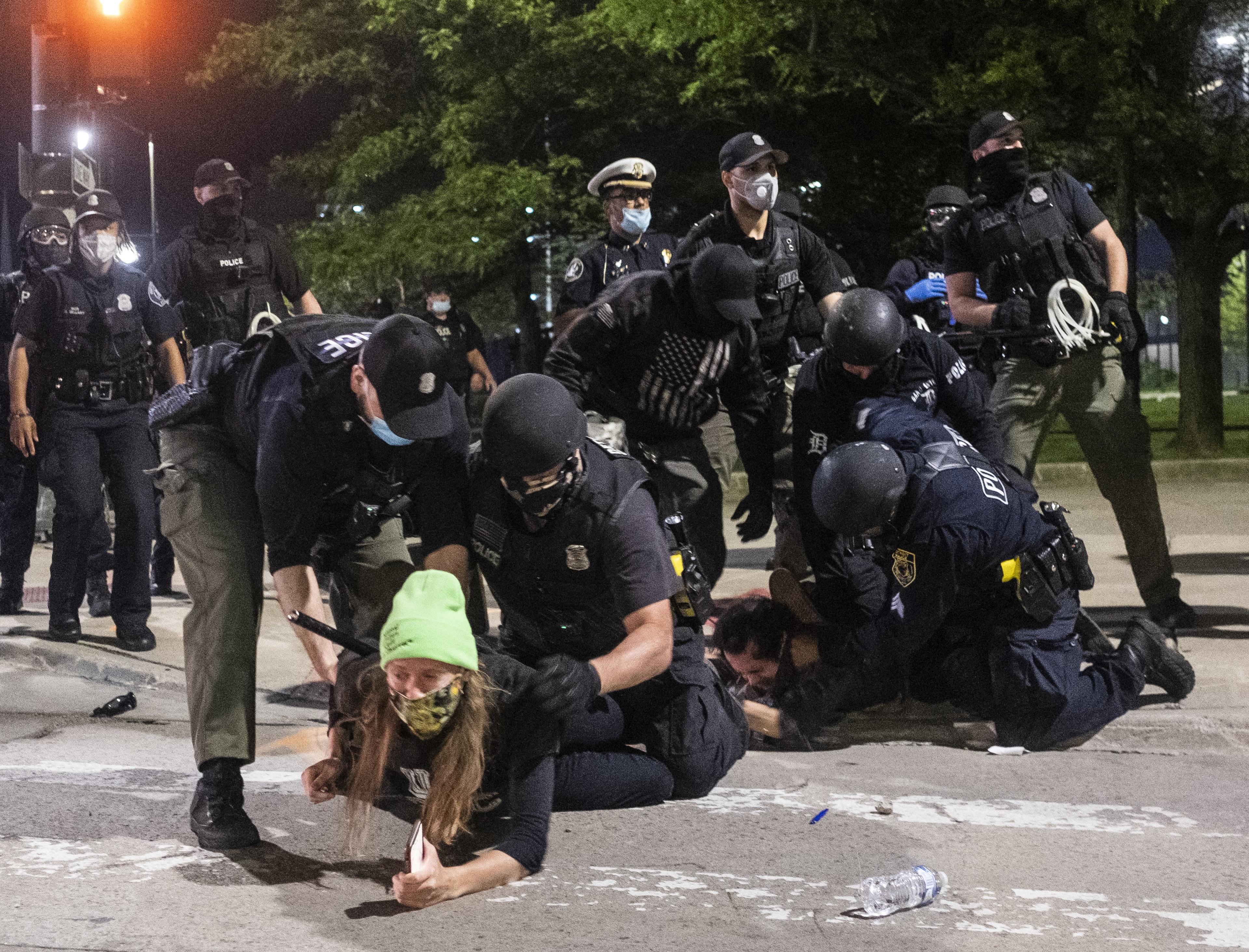 Eskalirali sukobi, policajci u Bruklinu pregazili demonstrante koji su ih napali