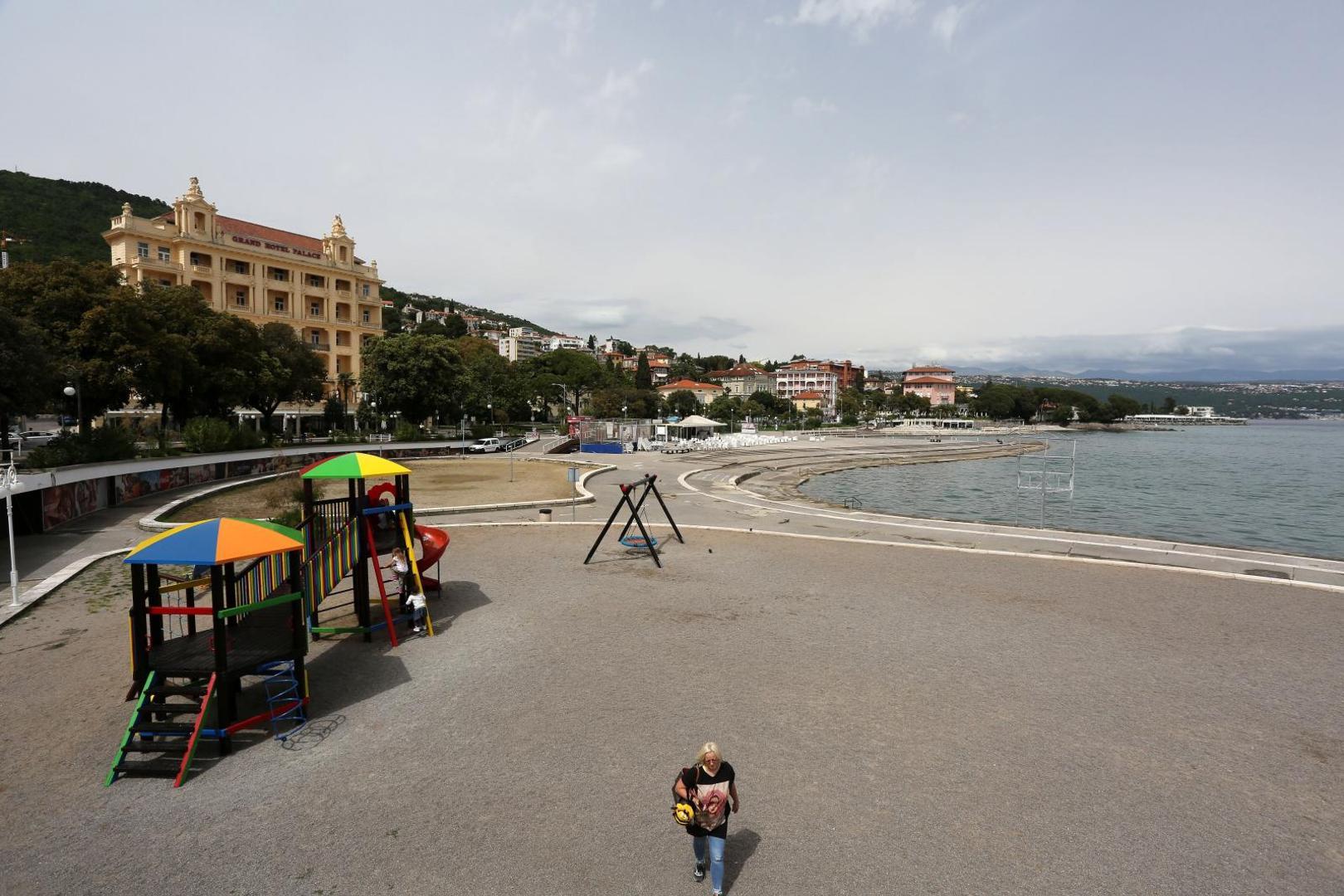 Proljeće u Opatiji je uvijek lijepo, ali je ove godine bilo čudno bez gostiju - Avaz