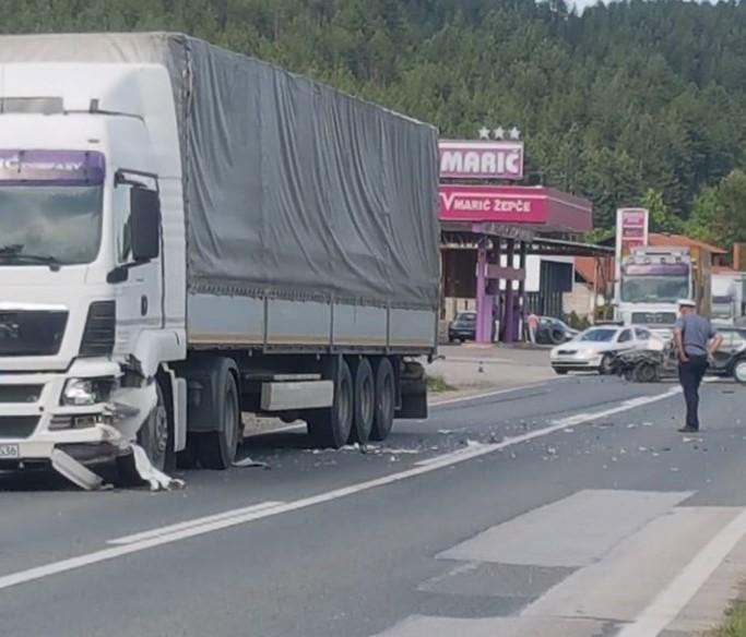 Udes kod Žepča, kilometarske kolone