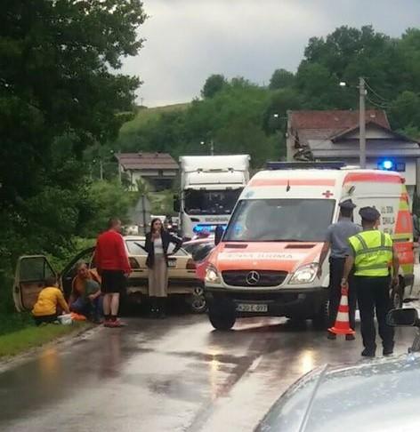 Policija i Hitna na terenu - Avaz