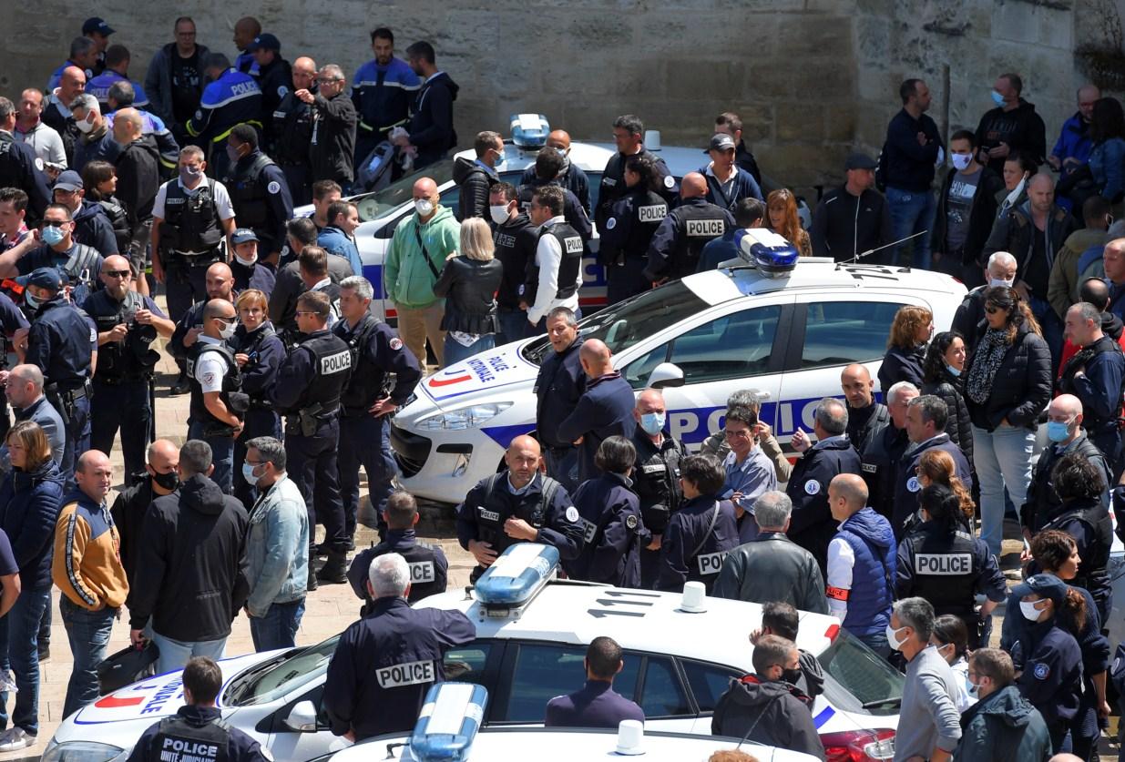 U Francuskoj protestiraju policajci: Protiv zabrane zahvata gušenjem