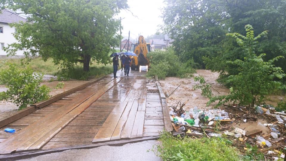 Poplave ozbiljno prijete mjestima u Srebreniku, Kladnju, Sapni...