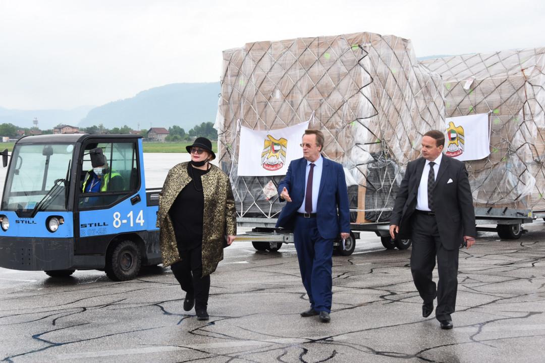 Turković opremu dočekala na Aerodromu Sarajevo - Avaz