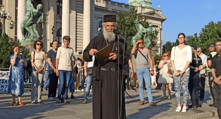 Srbijanski monah šokirao javnost: Čak i muslimane naseljavaju