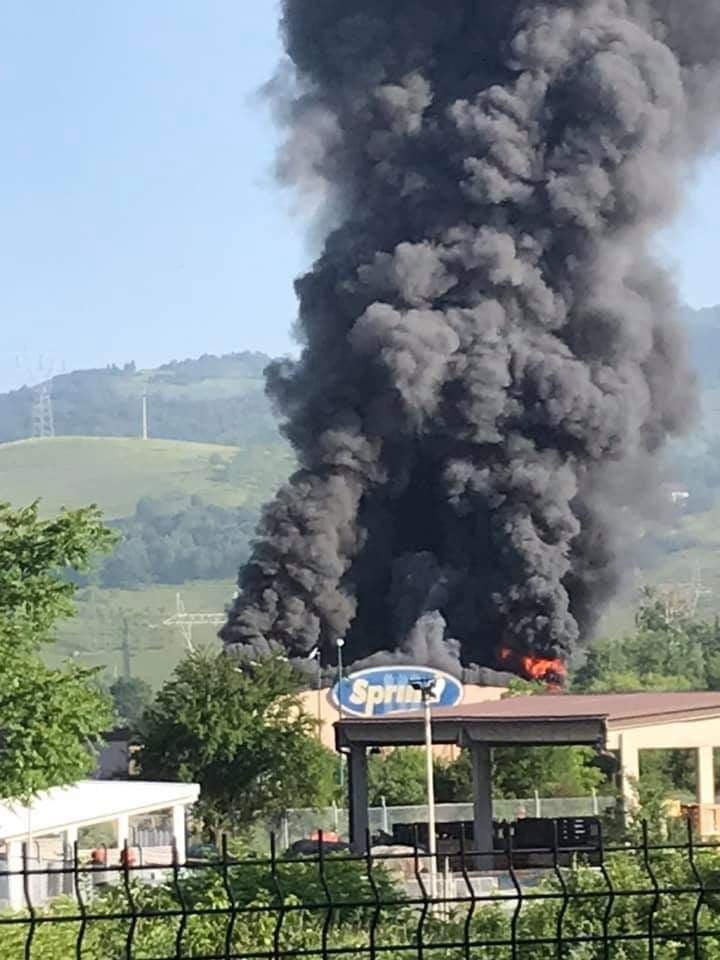 Veliki požar u Rajlovcu: Gori skladište "Sprinda"