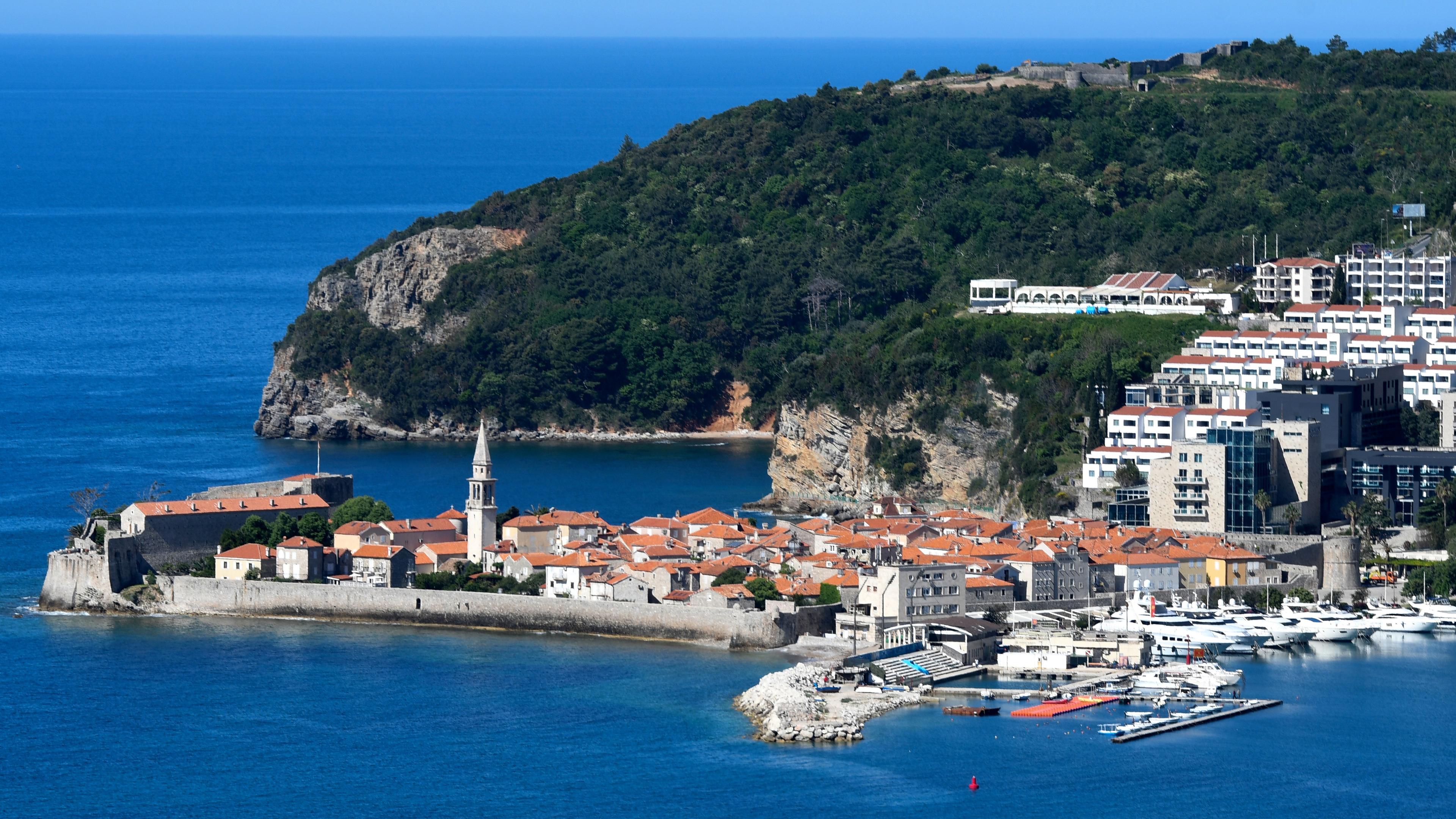 Nezapamćeno niske cijene u Budvi - borba za svakog gosta