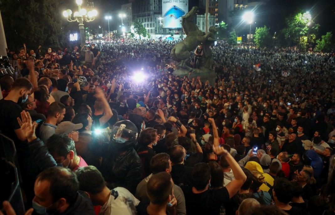 Demonstranti ispred Skupštine Srbije - Avaz