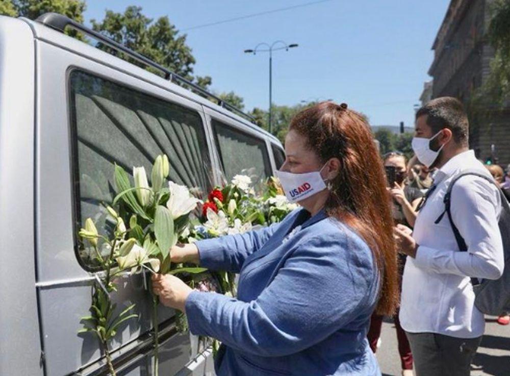 Američka ambasada u Sarajevu se oglasila i pružila podršku porodicama žrtava Srebrenice