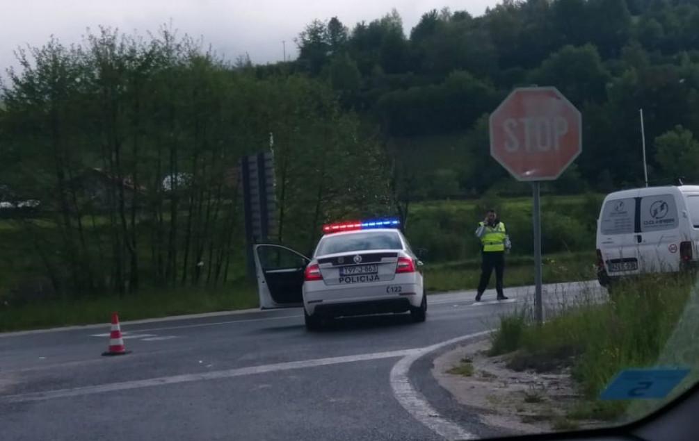 Dvoje mrtvih u slijetanjima vozila u Tuzli i Laktašima