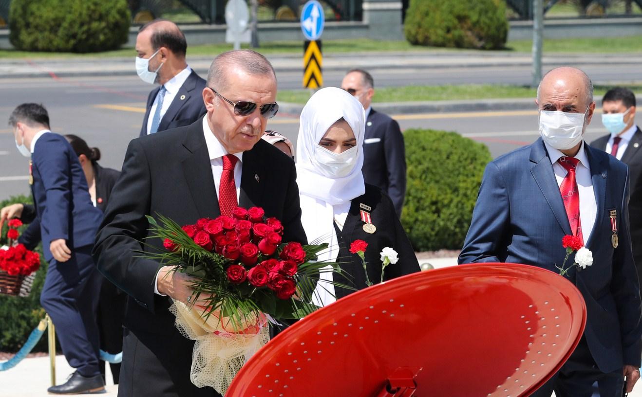 Erdoan položio cvijeće - Avaz