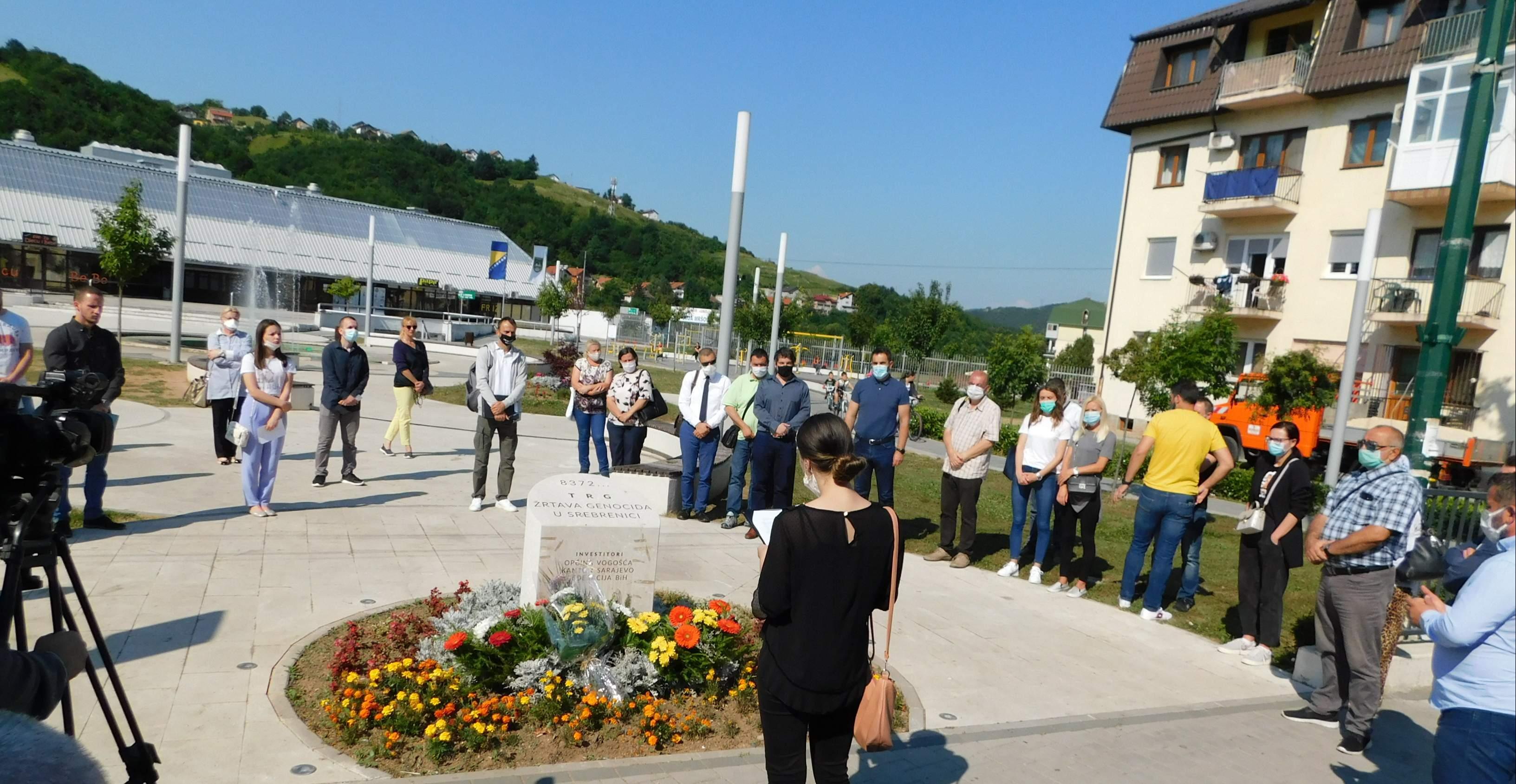 S polaganja cvijeća u Vogošći - Avaz