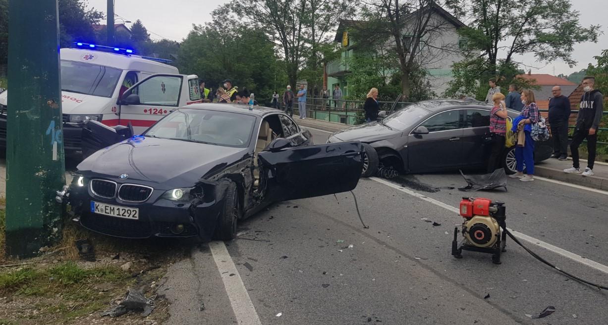 S lica mjesta: Velika šteta na automobilima - Avaz