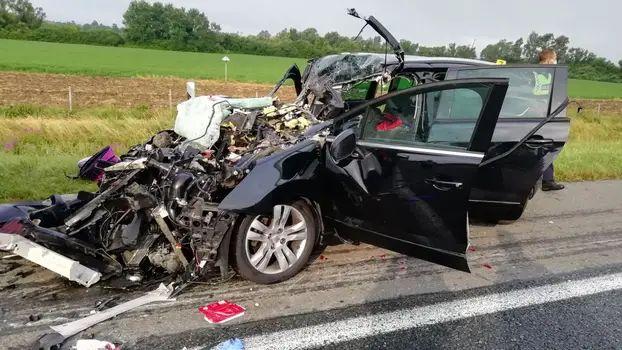 Saobraćajna nesreća na autoputu: Dvije osobe teško povrijeđene