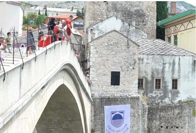 Skokovi sa Starog mosta u nedjelju u posebnim okolnostima