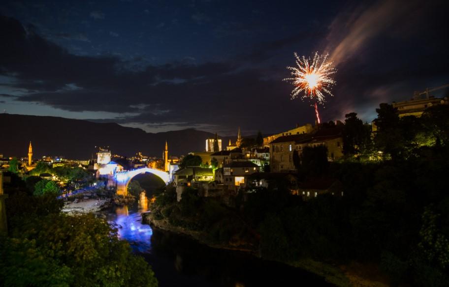 Iluminacija i vatromet su popraćeni izvedbom taktova Šantićeve „Emine“ na trubi - Avaz