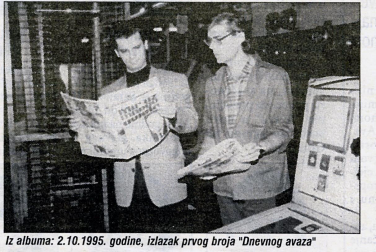 Fahrudin Radončić 2. oktobra 1995. godine s prvim brojem „Dnevnog avaza“ - Avaz