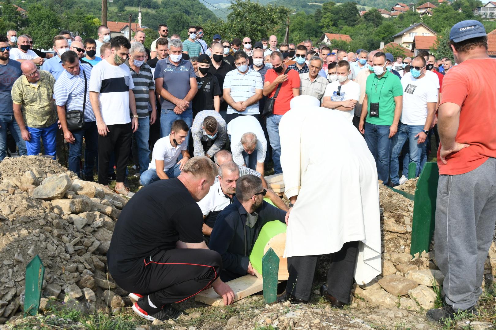 Zenica obavijena tugom: Klanjana dženaza jednom od najboljih bh. alpinista Arminu Gaziću