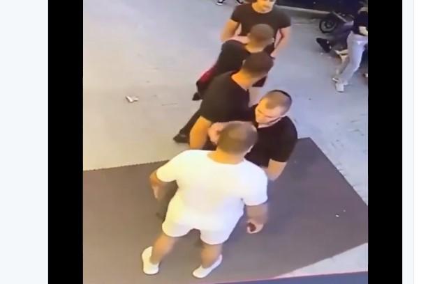 Incident ispred noćnog kluba - Avaz