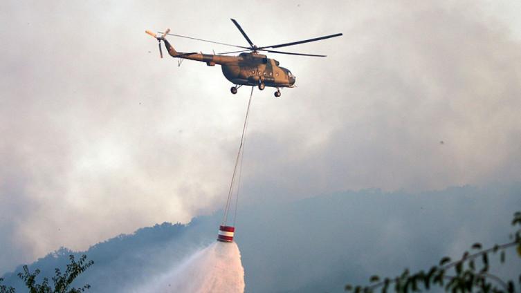 Požar kod Trebinja i jutros aktivan u gašenje je uključen i helikopter