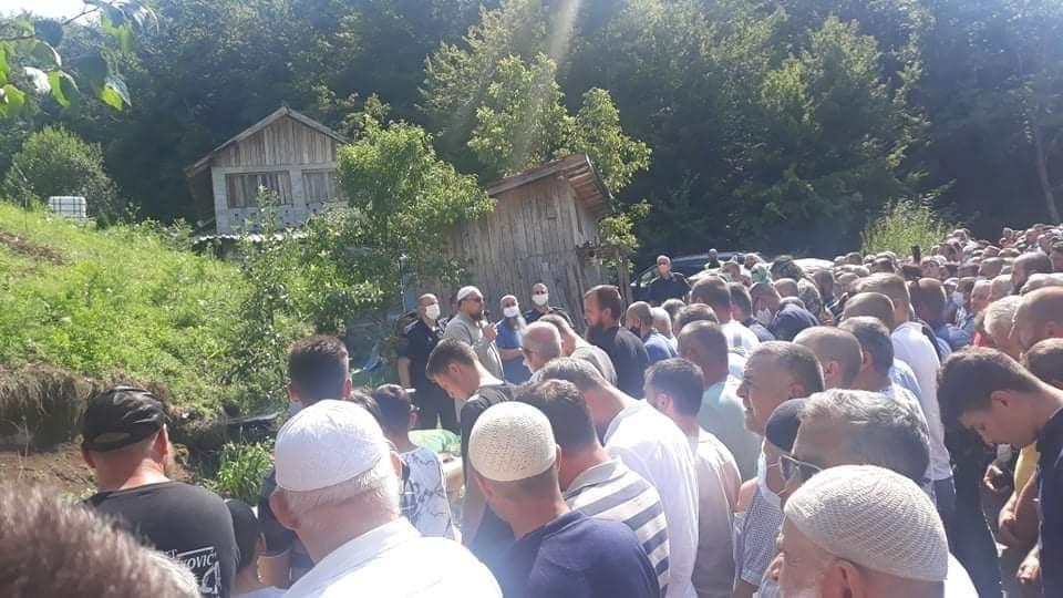 Bilal Bosnić u Bužimu klanjao dženazu sinu Muhamedu