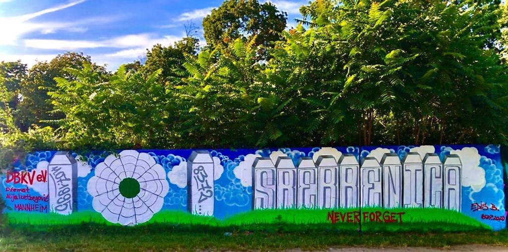 Na grafitu manhajmskog džemata pisalo je "Srebrenica Never Forget" - Avaz