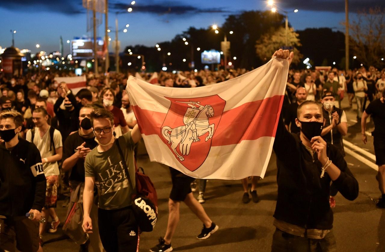 Vojska na ulicama Minska, protesti zbog nove pobjede Lukašenka